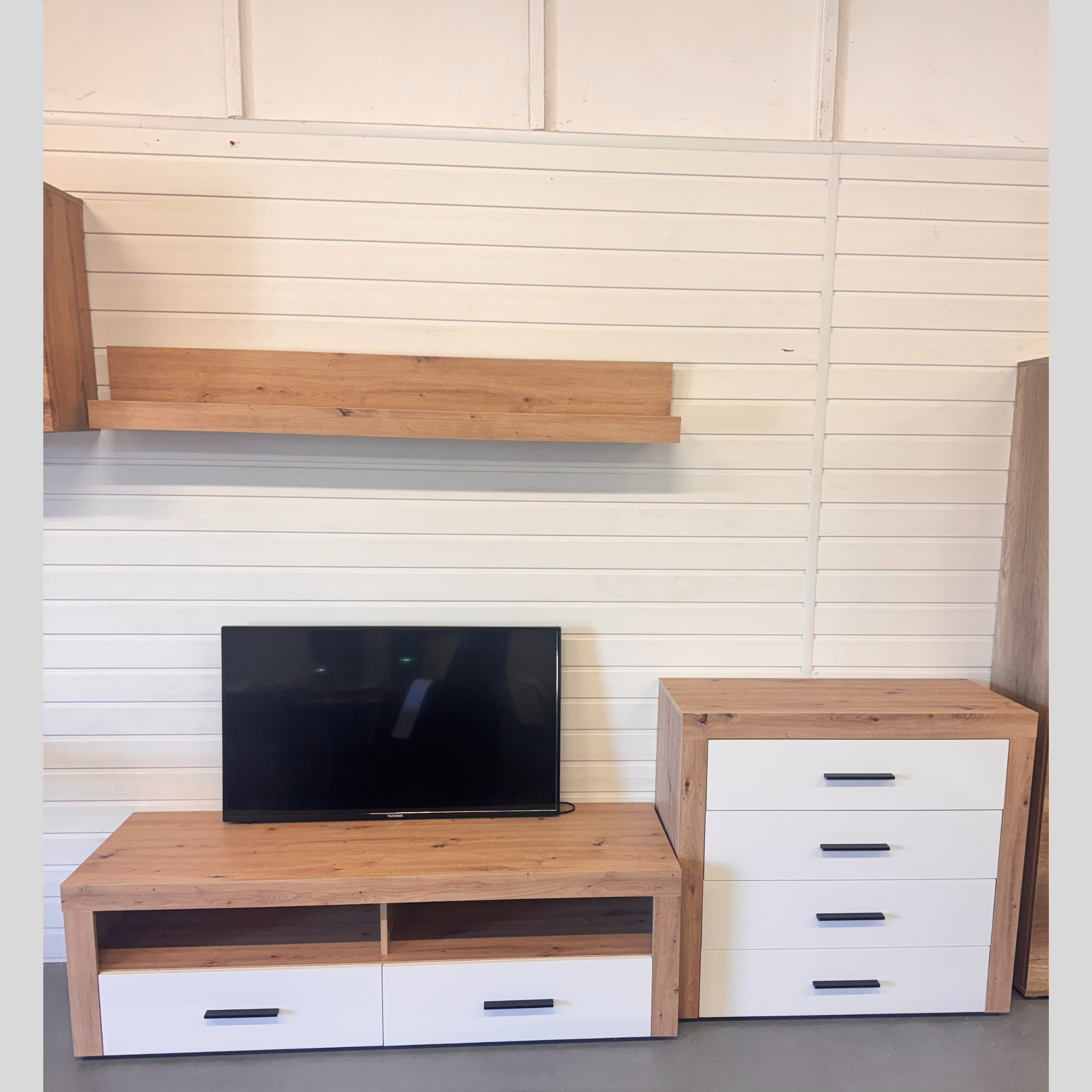 TV staliukas GAMA 2S